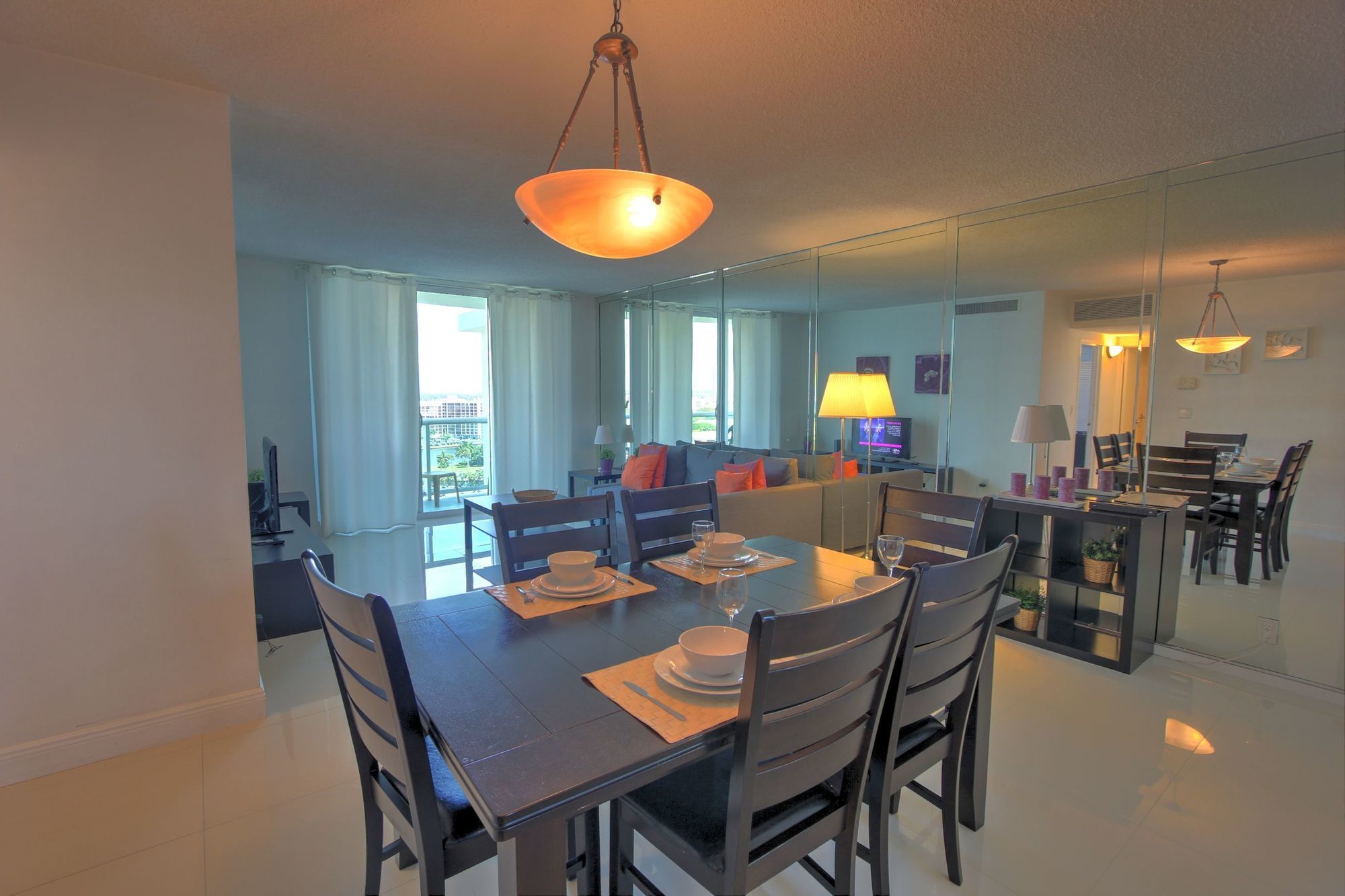 Фото Hollywood Condos