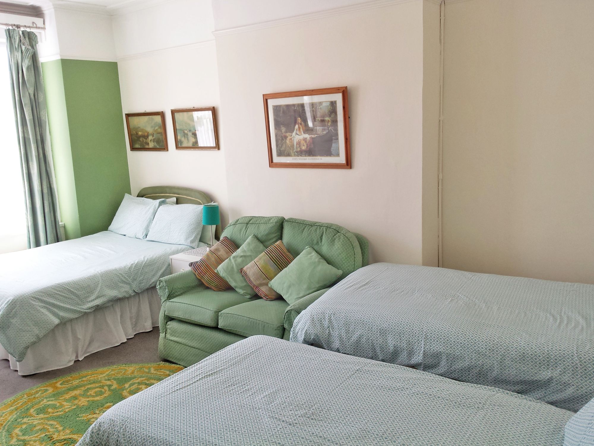 Фото The Ravensbourne Hotel