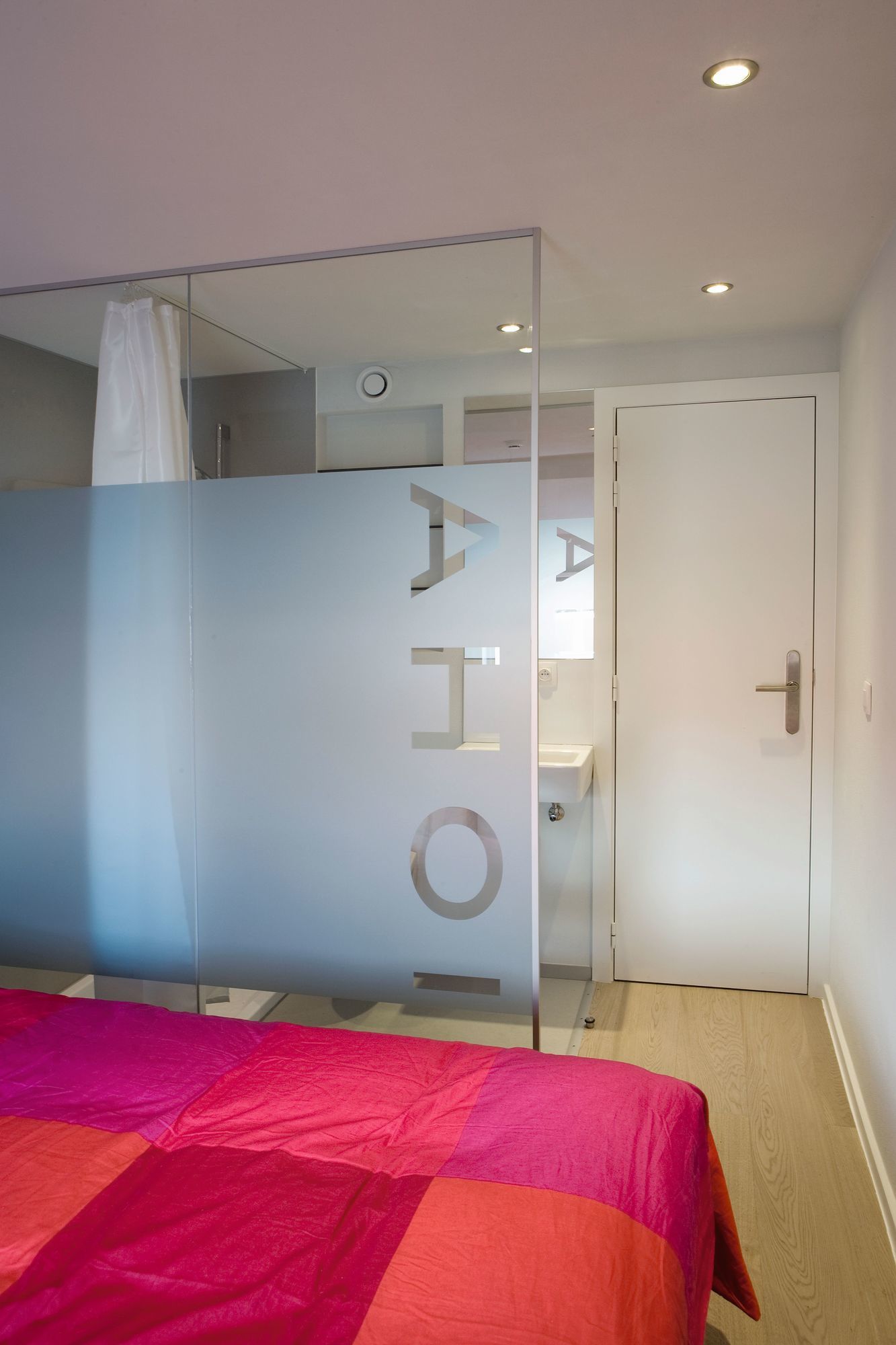 Фото Hotel Restaurant Brasserie Ahoi, Kortrijk