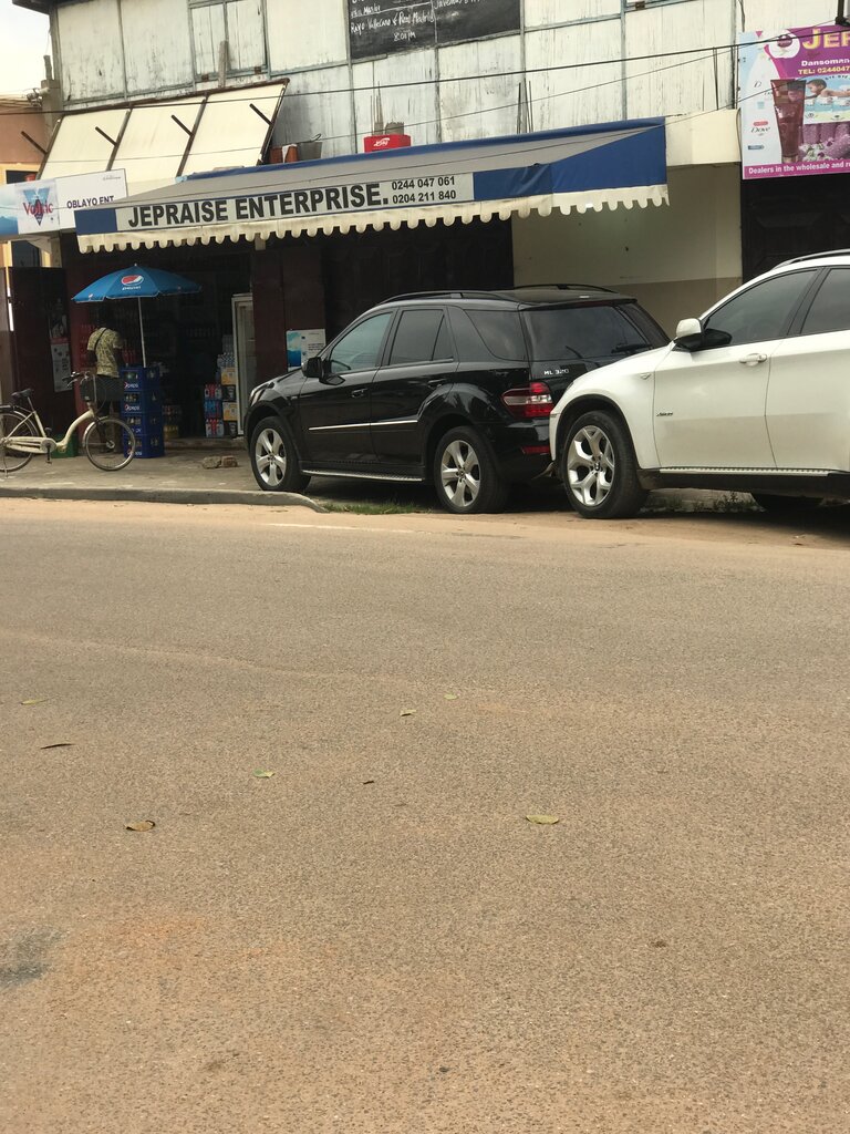 Clothing store Jepraise enterprise, Accra, photo