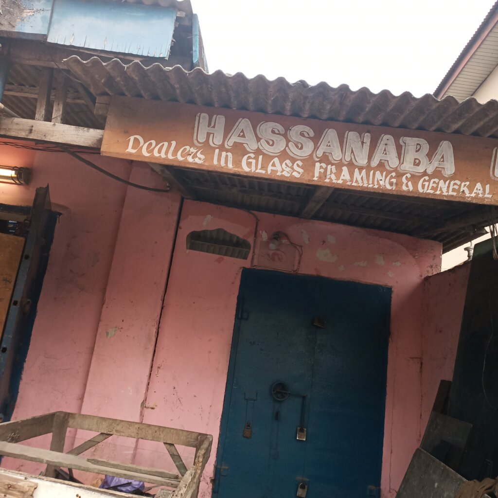 Glass workshop Hassanaba Ent, Accra, photo