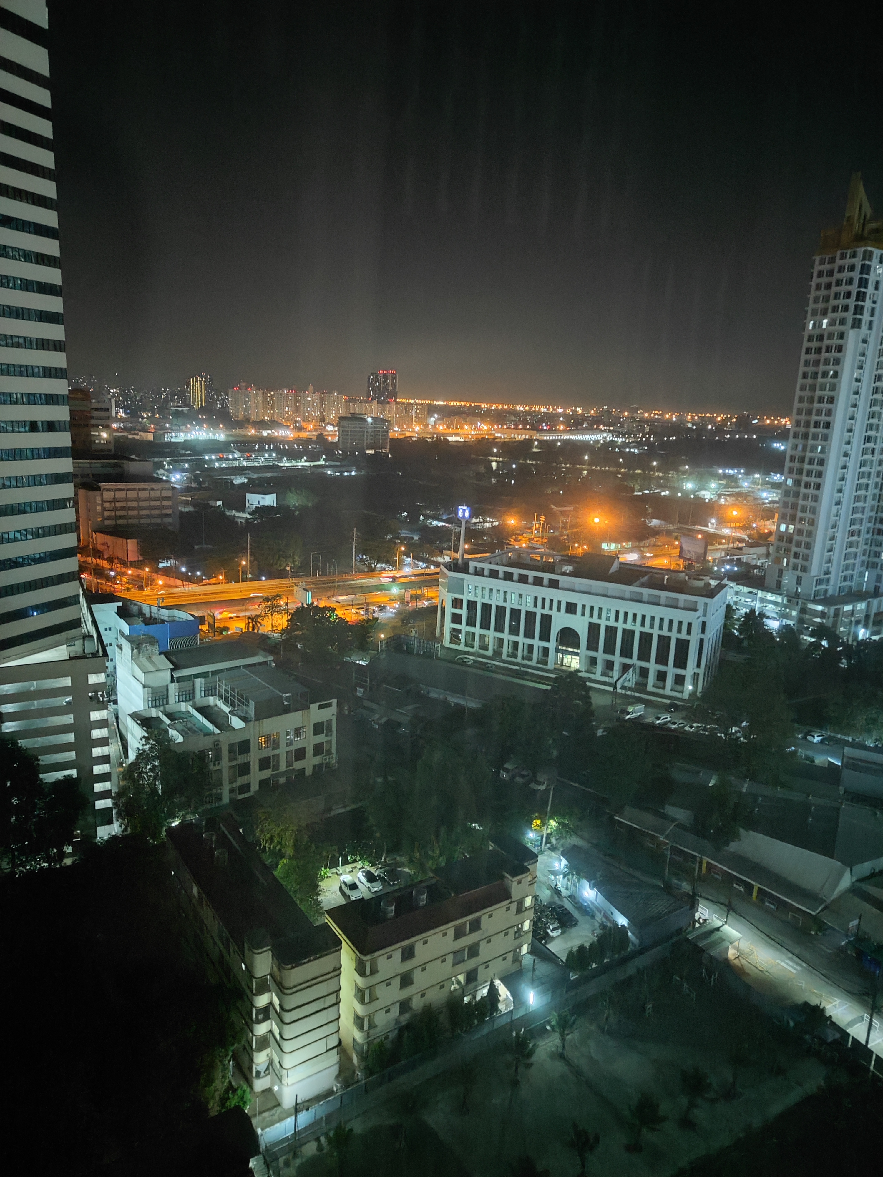 Фото Golden Tulip Sovereign Hotel