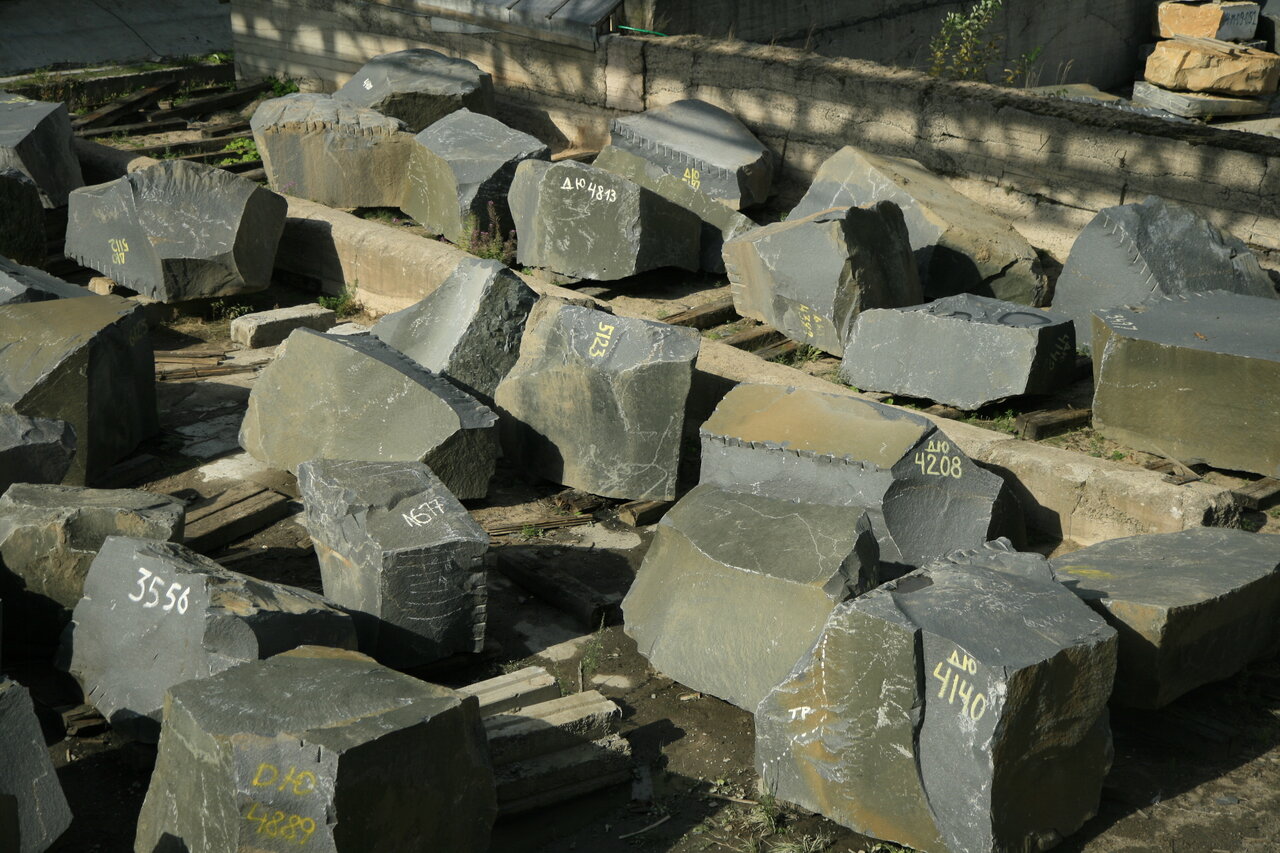 Гранитные блоки для фундамента