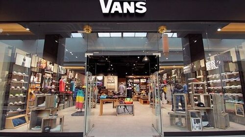 closest vans store near me