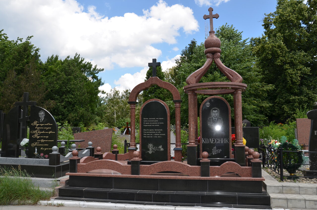 Элитные памятники и надгробия из гранита москва