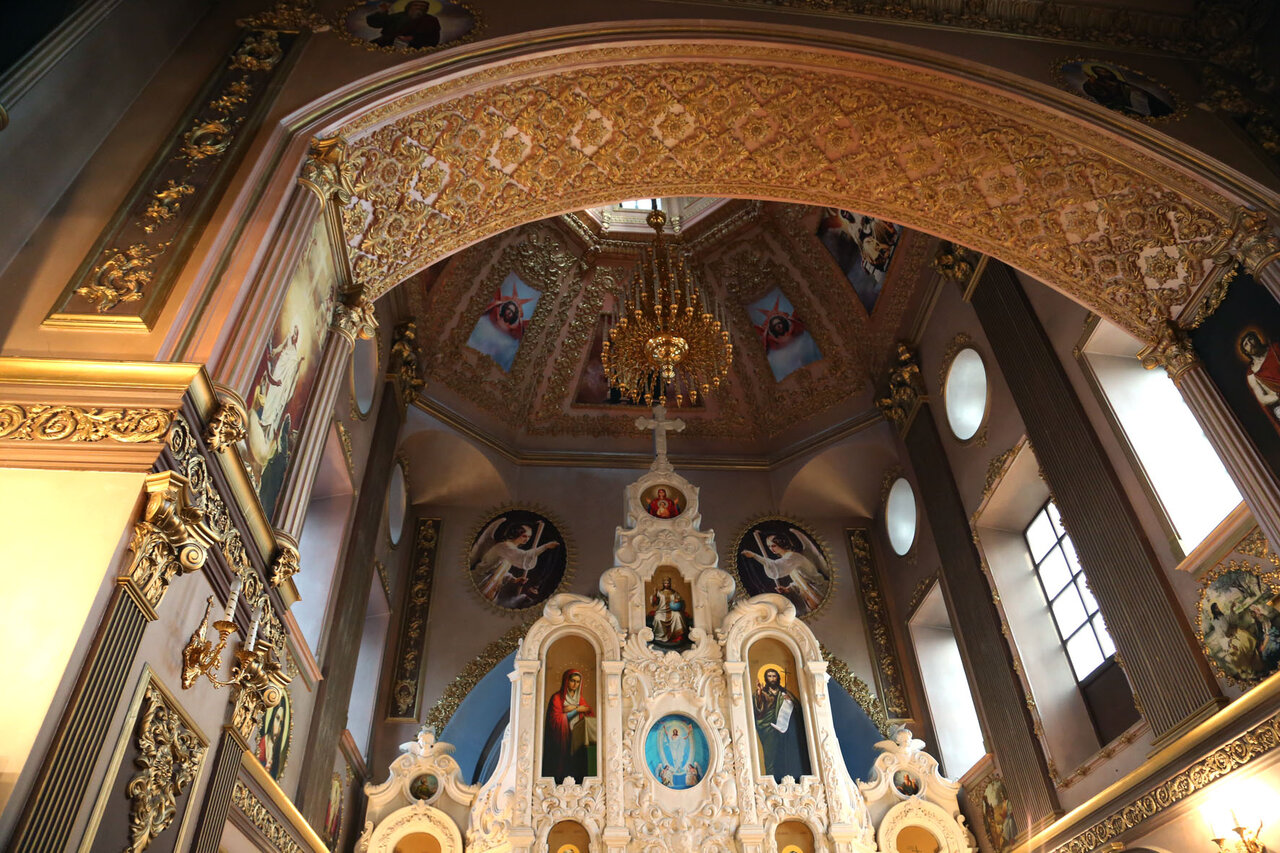 Балкон внутри церкви 4