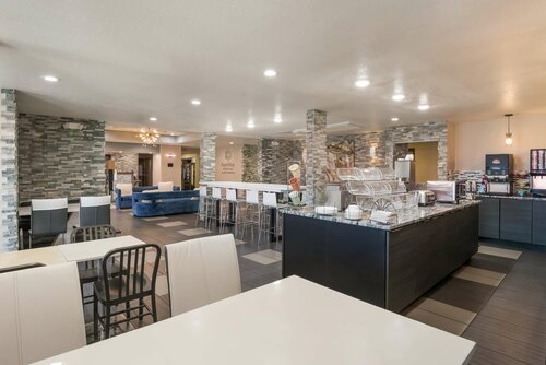 Гостиница SureStay Plus Hotel by Best Western Coralville Iowa City в Коралвилле