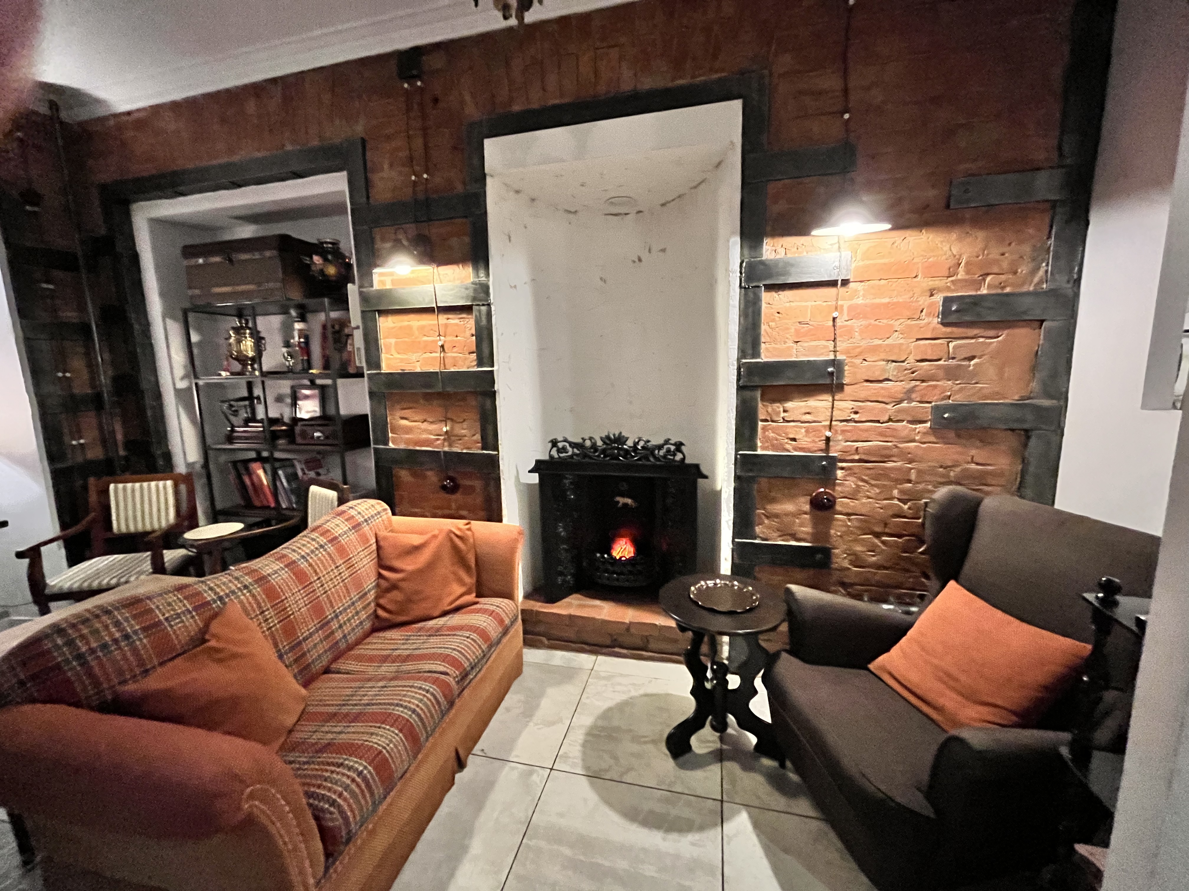 Фото Brick Walls Hotel