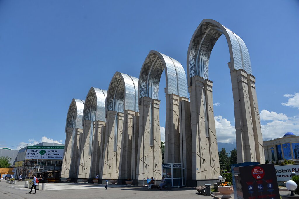 Көрікті жер Орталық кіреберіс арка, Алматы, фото