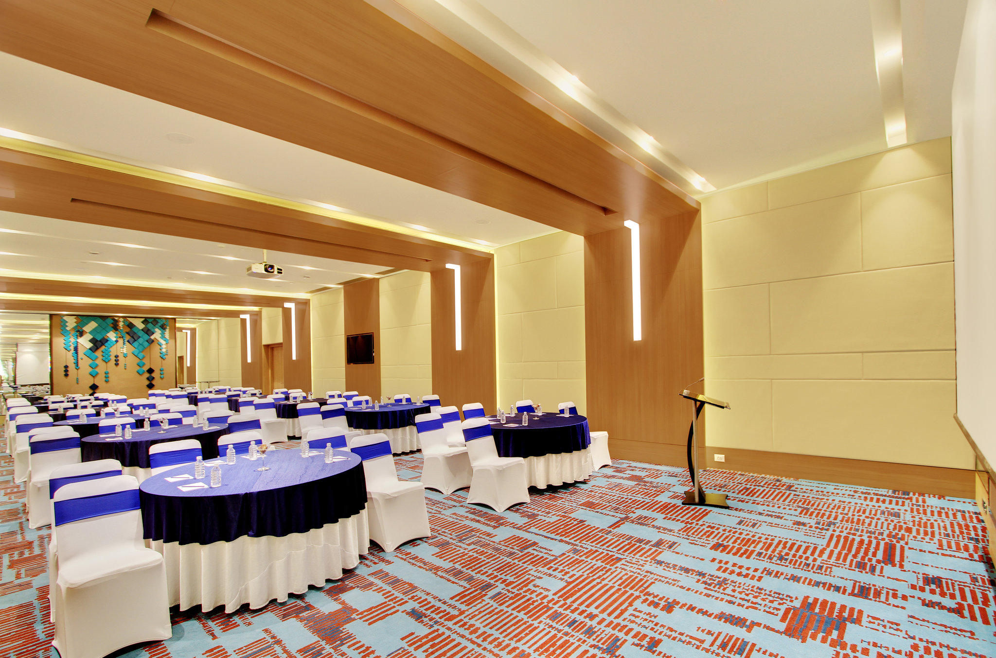 Фото Holiday Inn Bengaluru Racecourse, an Ihg Hotel