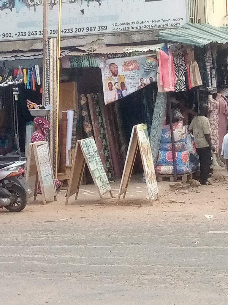 Paper producers and suppliers Williams papers, Accra, photo