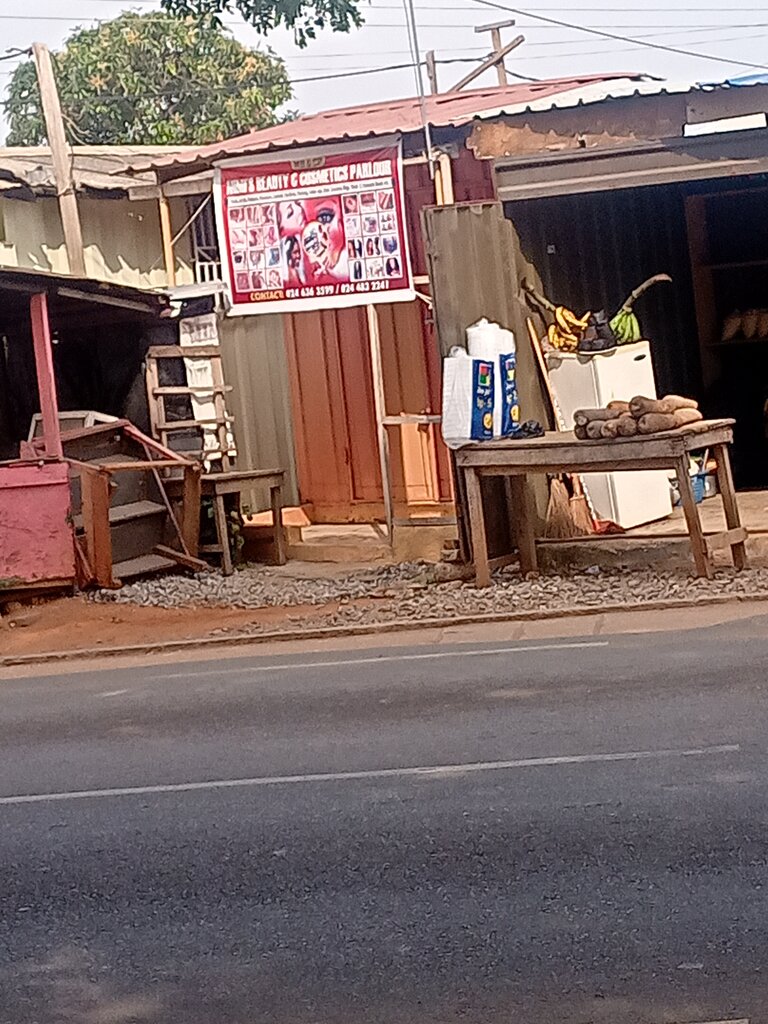 Nail salon Mimis beauty &cosmetics parlor, Accra, photo