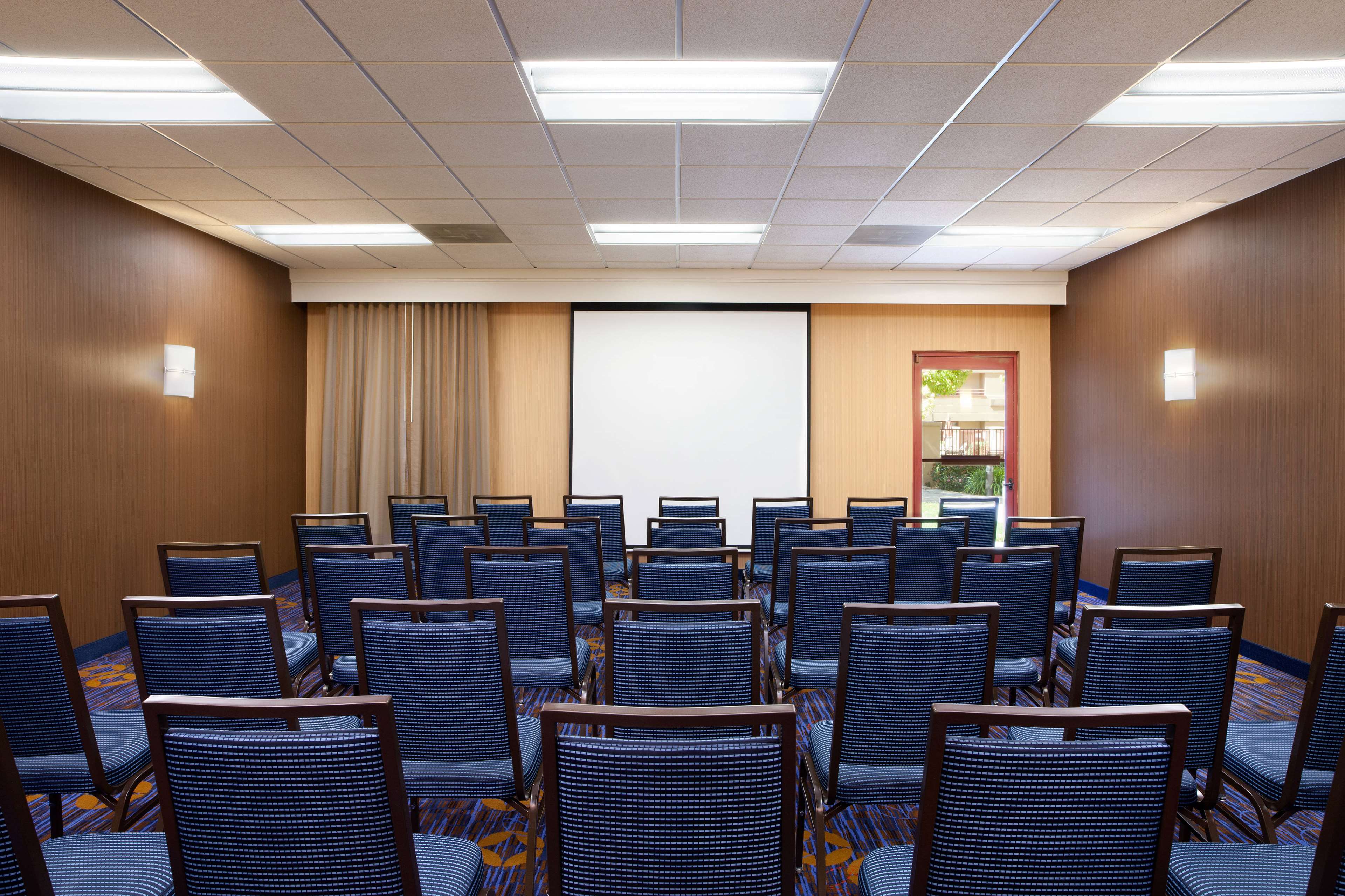 Фото Sonesta Select San Jose Airport