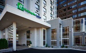 Гостиница Holiday Inn Express Windsor Waterfront