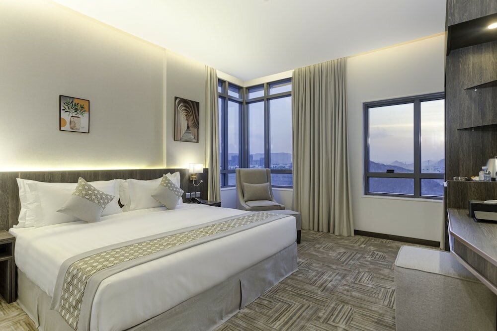 Фото The Seasons Hotel