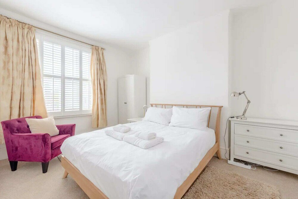 Фото Inviting 4bd House - Greenwich