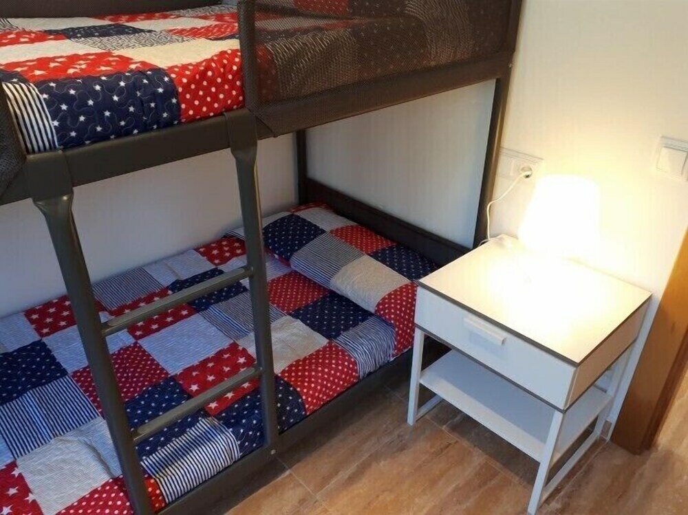 Фото Chalet con piscina y vistas a 10min de la playa de Blanes