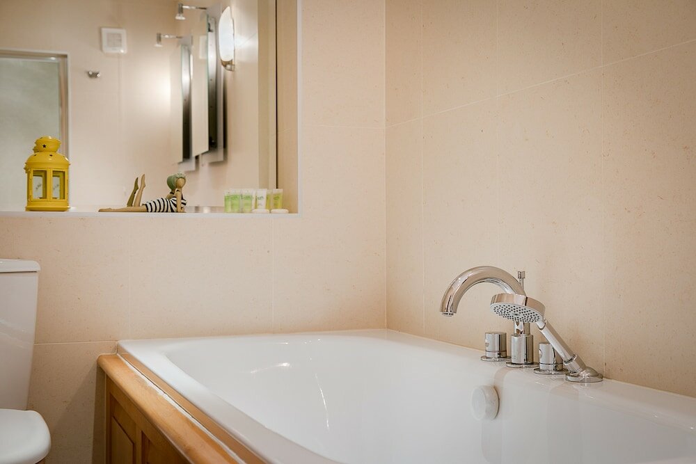 Фото Luxury 5-bedroom Villa With Parking and Ac