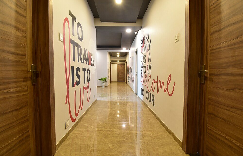 Фото Fabhotel Royal Inn