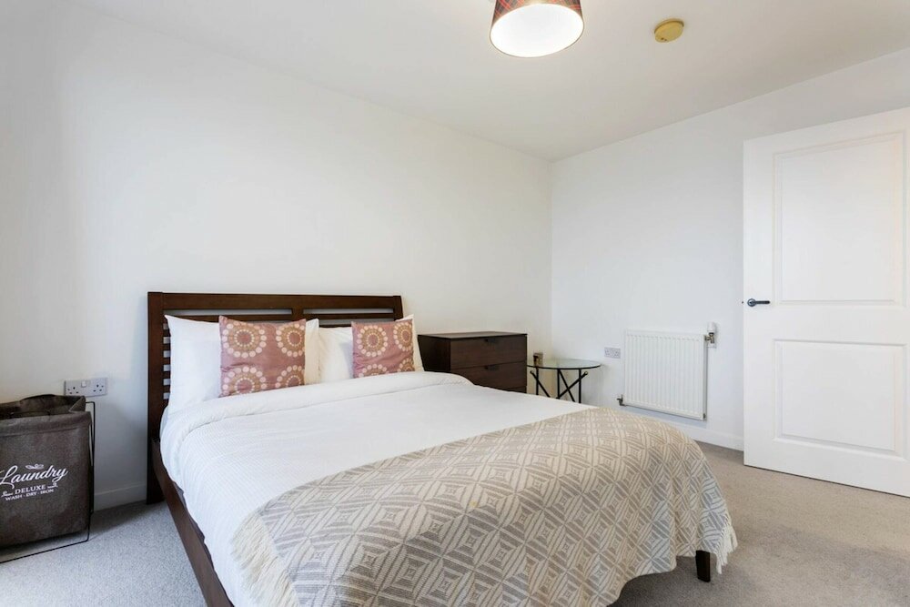 Фото Modern 1 Bedroom Apartment Near Canary Wharf With Balcony