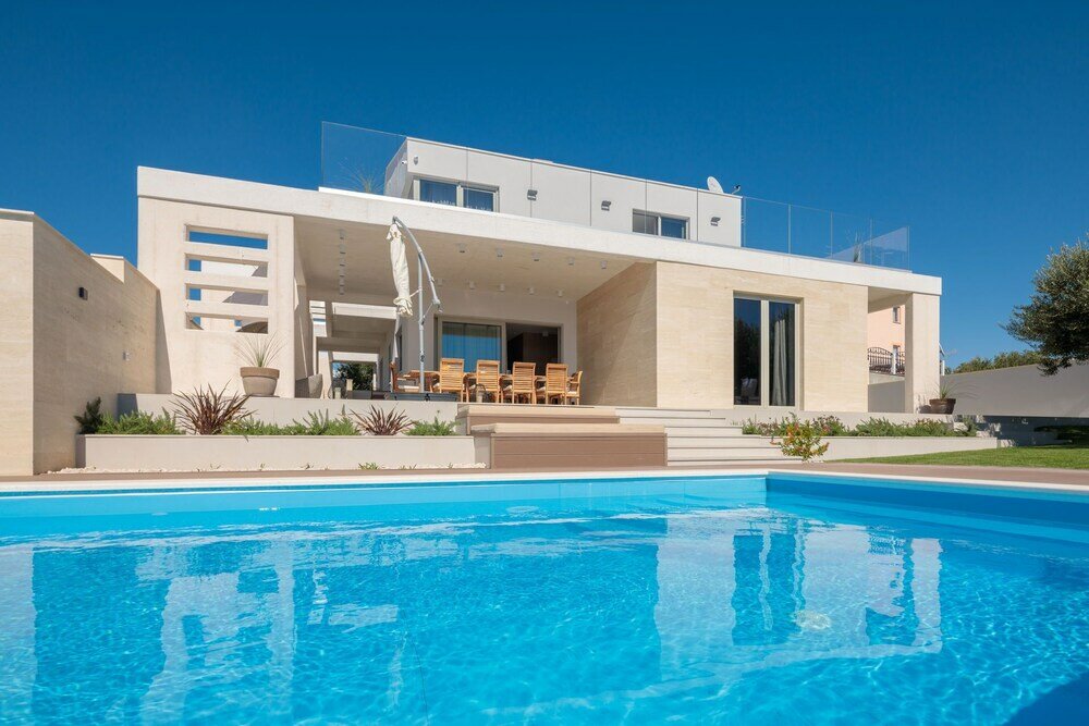 Фото Luxury Villa Cinderella with Swimming Pool