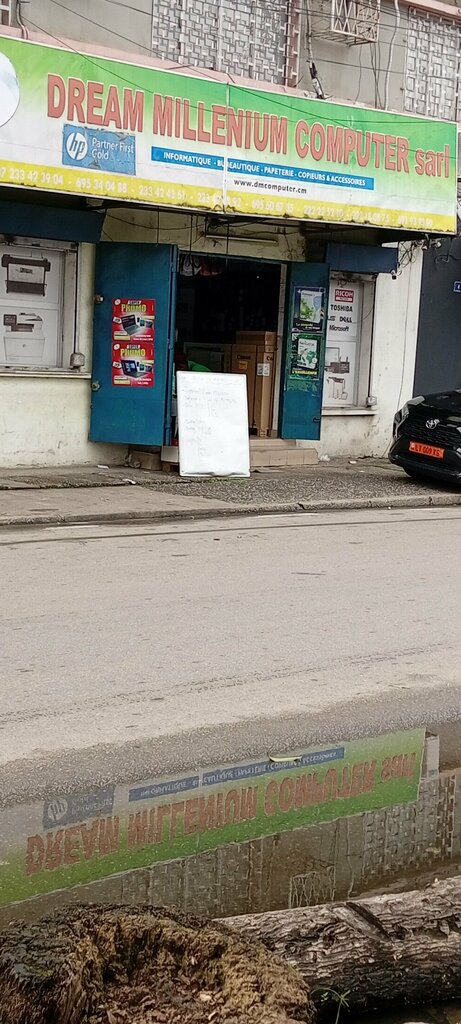 Computer store Dream Millinium Computer, Douala, photo