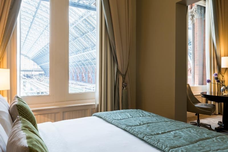 Фото St. Pancras Renaissance Hotel London