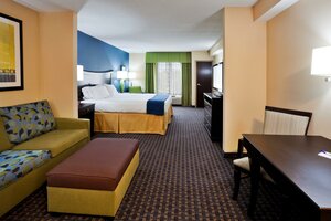 Гостиница Holiday Inn Express Hotel & Suites Largo-Clearwater, an Ihg Hotel