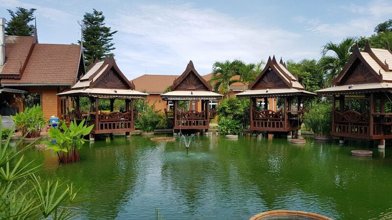 Гостиница Pongsin Resort and Restaurant