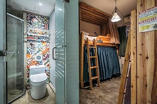 Фото Chengdu Sonderia Hostel&Bar-Lazybones