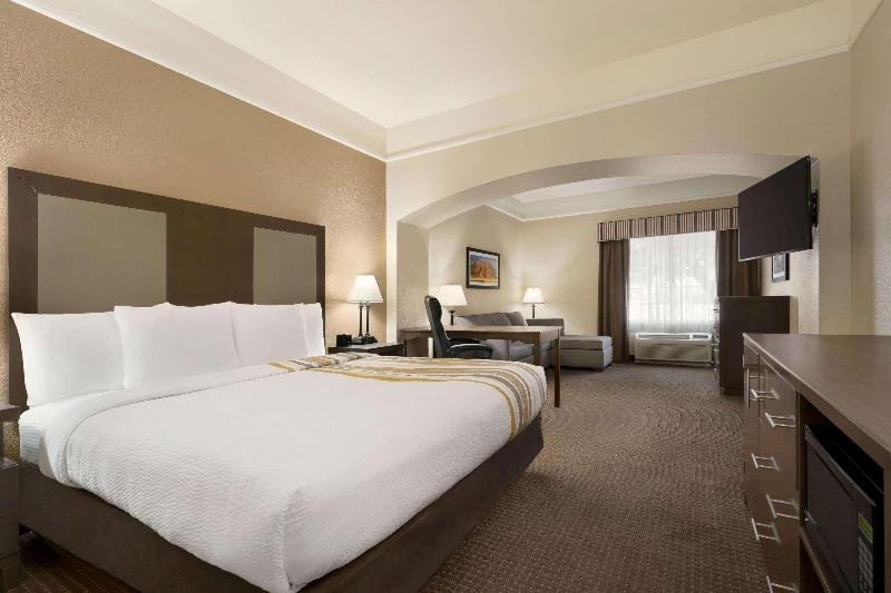 Фото La Quinta Inn & Suites by Wyndham St. George