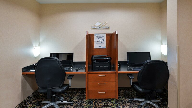 Гостиница Staybridge Suites Calgary Airport в Калгари