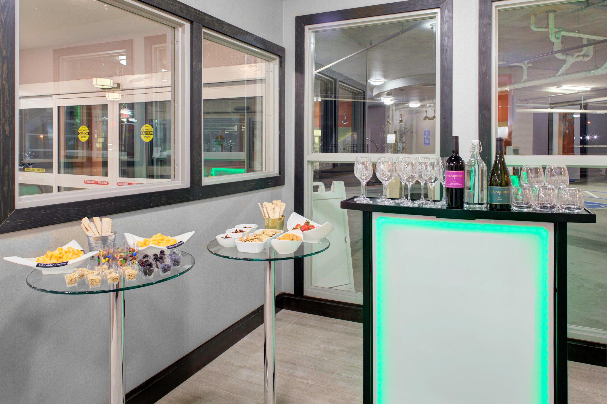 Фото Holiday Inn Windsor Wine Country, an Ihg Hotel