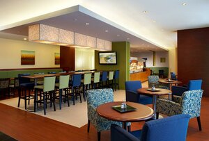 Гостиница Holiday Inn Express Hotel And Suites Montreal Airport