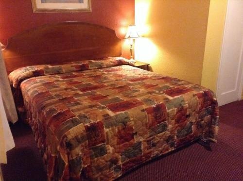 Гостиница Oceanside Inn and Suites в Оушенсайде