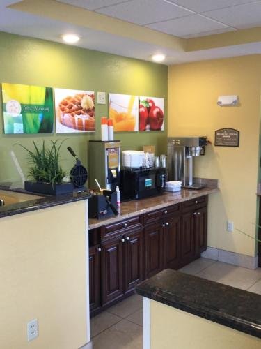 Фото Quality Inn & Suites Glenmont - Albany South