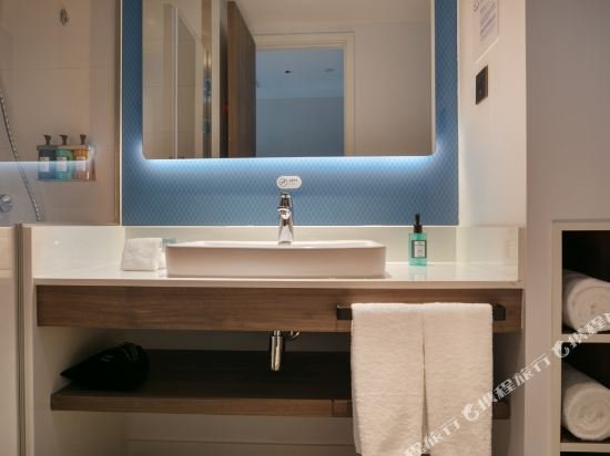 Фото Holiday Inn Express Shanghai Huijin, an Ihg Hotel