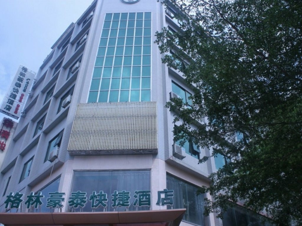 Hotel GreenTree Inn Sanya Heping Street Qingren Bridge Express Hotel, Sanya, photo
