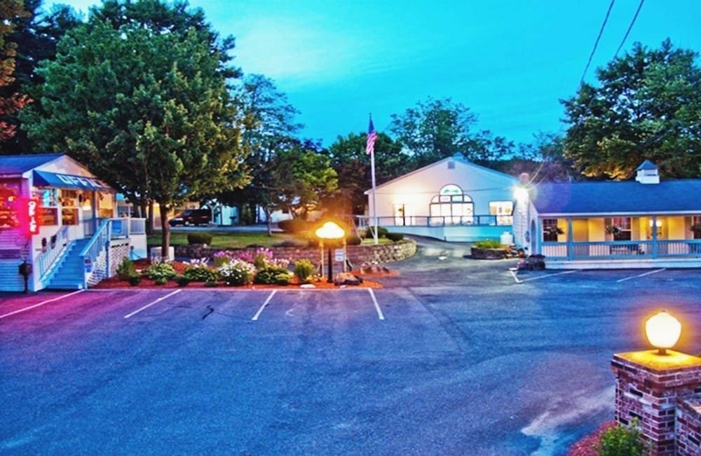 Hotel Exit 5 Motel & Cottages, Saco, photo