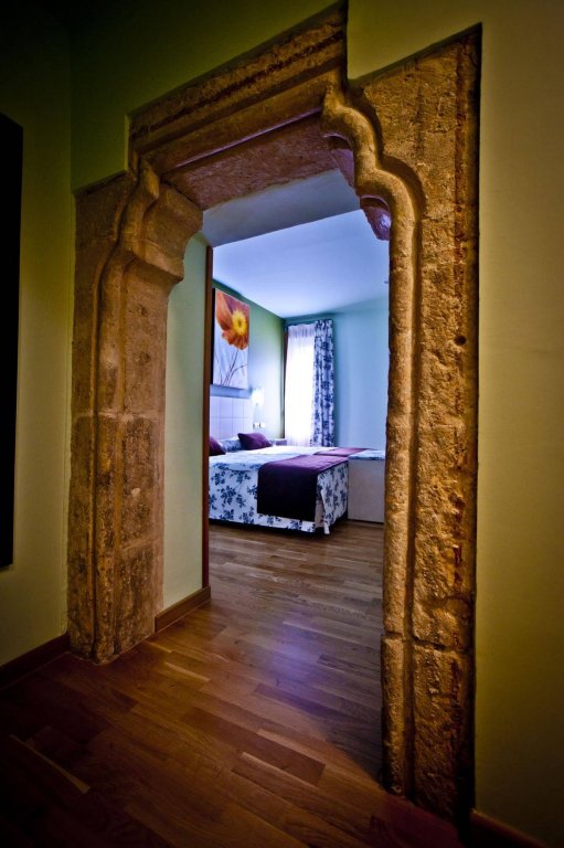 Фото Hotel Condes de Castilla