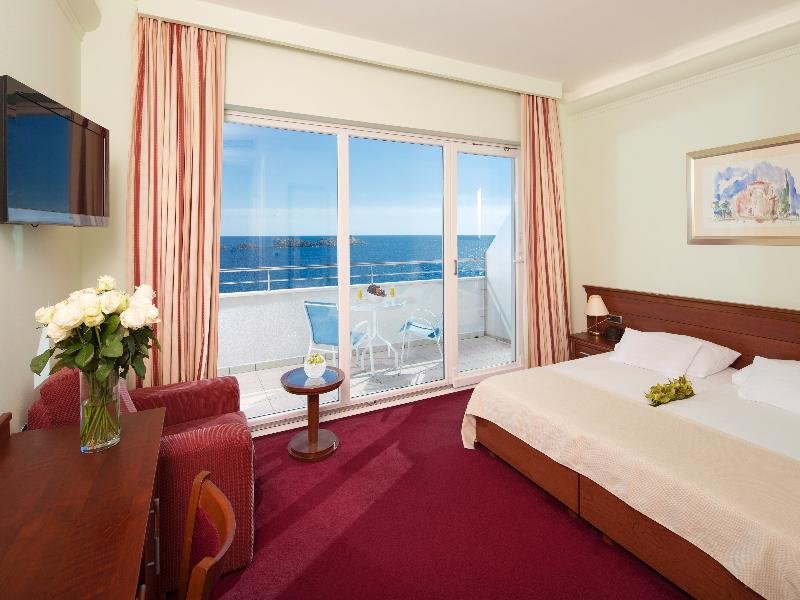 Фото Royal Ariston Hotel