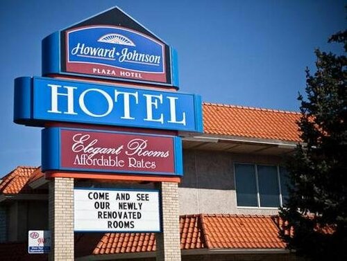 Гостиница Howard Johnson Plaza Hotel by Wyndham Windsor