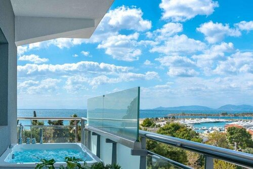 Гостиница Glyfada Riviera в Афинах