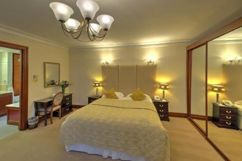 Фото Carlton Court - Mayfair