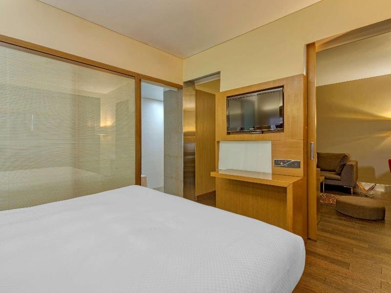 Фото Novotel Bengaluru Outer Ring Road