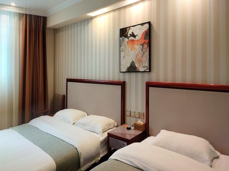 Фото GreenTree Inn Zhenjiang Center Street No. 1 Peoples Hospital Express Hotel
