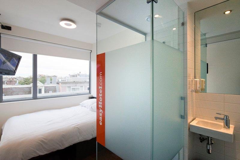Фото EasyHotel Amsterdam City Centre South