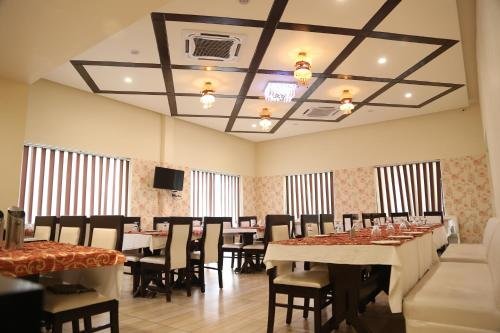 Фото Hotel Amrit Manthan