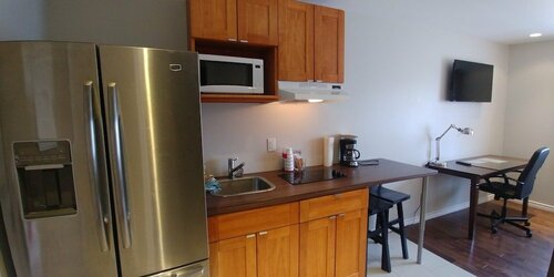 Гостиница The Lion Inn & Suites в Провинции Британская Колумбия