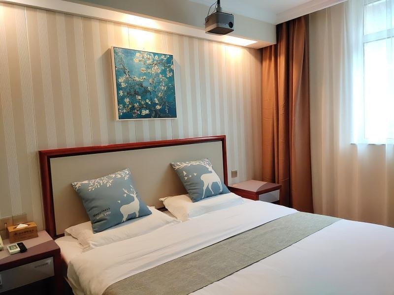Фото GreenTree Inn Zhenjiang Center Street No. 1 Peoples Hospital Express Hotel